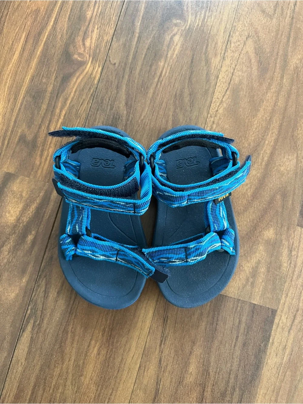 Pre-owned Teva toddler sandals in blue size 5